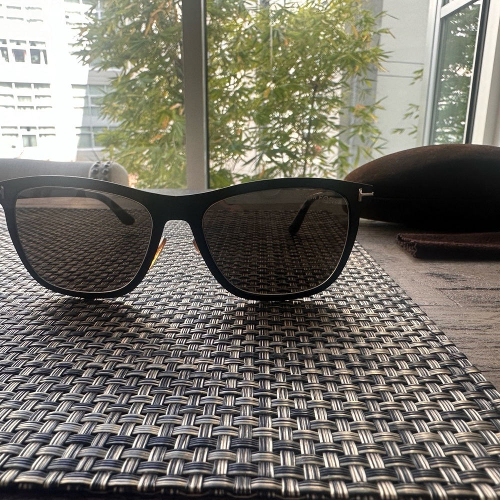 Tom Ford Sunglasses. Black.